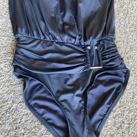 Michael Kors One-Shoulder Black Ruched Swimsuit Size 6 - Picture 3 of 14